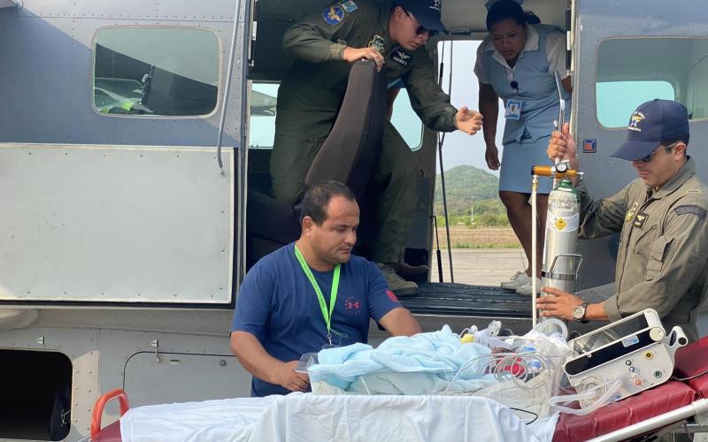 Fuerza Aérea Guatemalteca realizó el traslado aeromédico de dos menores desde el departamento de Petén.