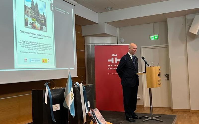 Embajada de Guatemala dona libros de autores nacionales al Instituto Cervantes de Estocolmo, Suecia 