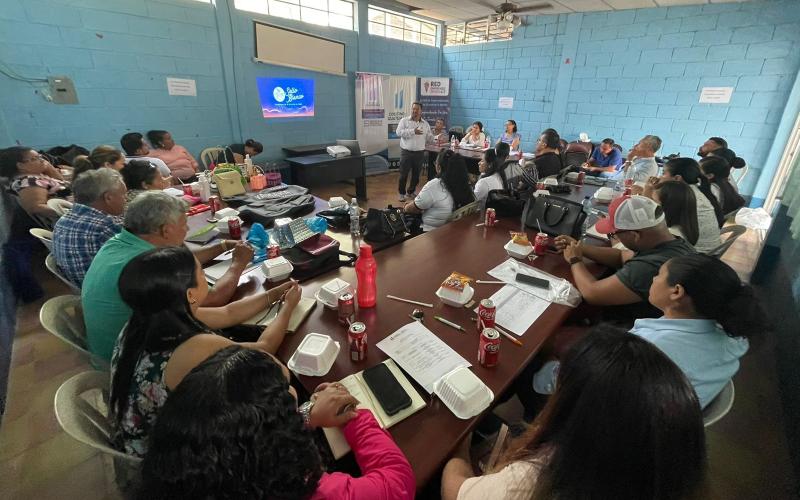 Emprendedores reciben taller dando a conocer el programa Sello Blanco