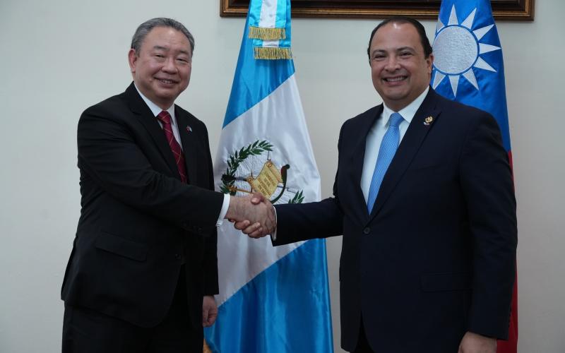 Canciller de Guatemala recibe visita de vicecanciller taiwanés para abordar asuntos bilaterales  