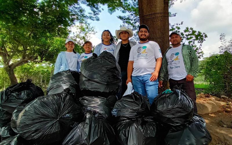 MARN y Líderes Ambientales eliminan vertedero ilegal en Jutiapa