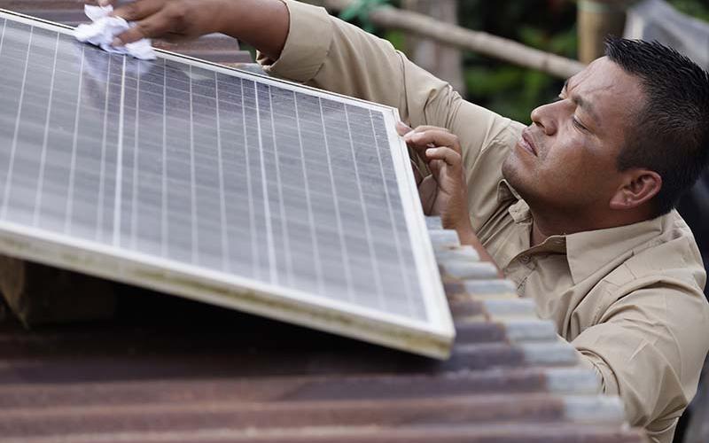 Gobierno invierte en energía renovable para las comunidades