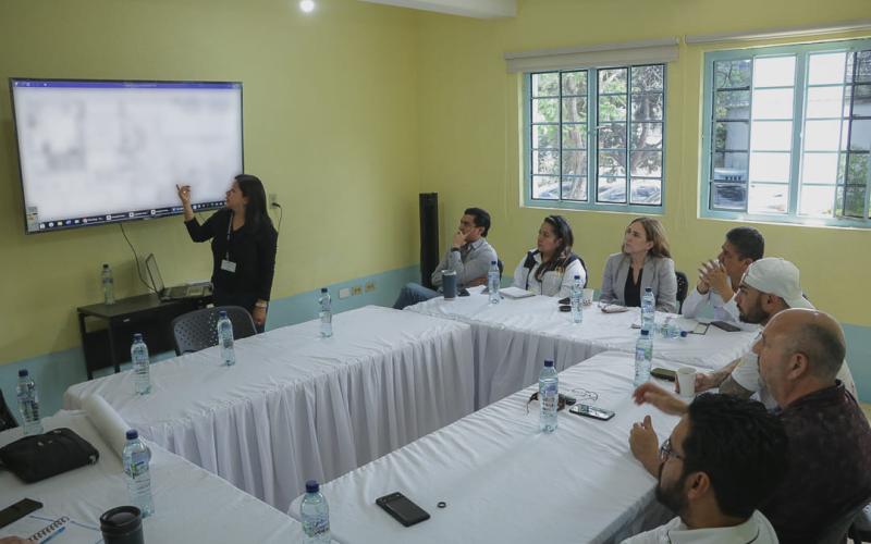Expertos y autoridades revisan el avance del proyecto