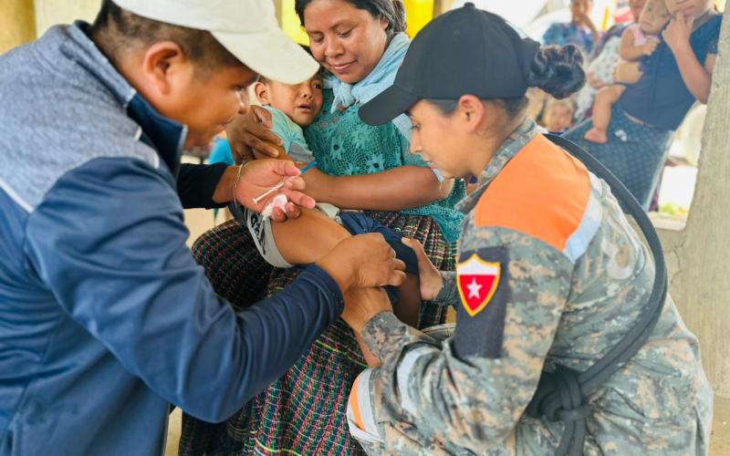 Ejército de Guatemala apoya el desarrollo de jornada médica en Petén.