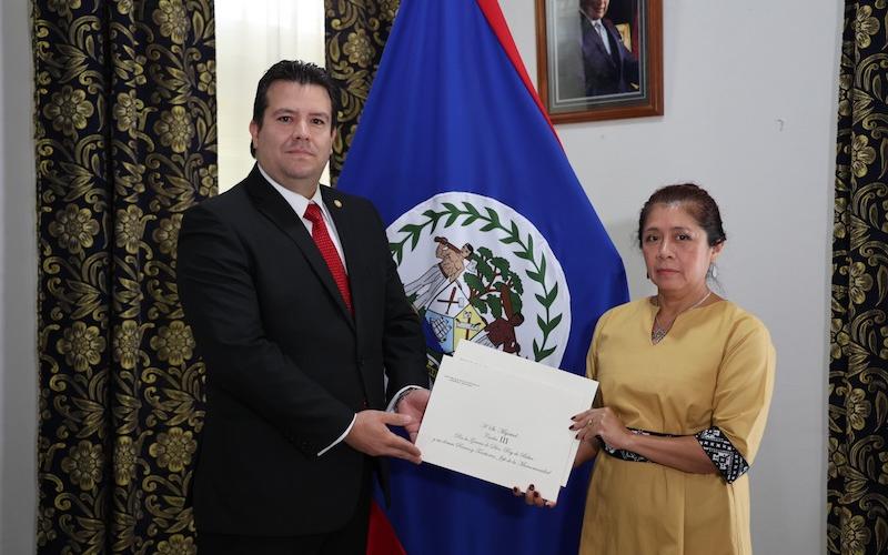 Embajador de Guatemala presenta cartas credenciales en Belice 