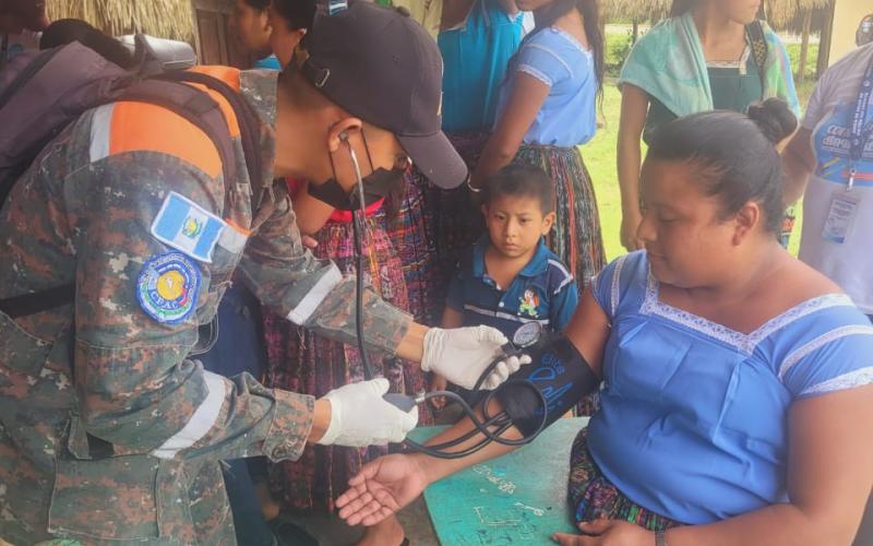 Ejército de Guatemala apoyó el desarrollo de Jornada Médica en Petén