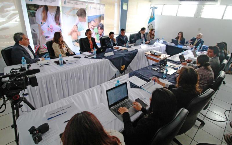 El secretario Francisco Molina se dirige al Equipo de Transición 