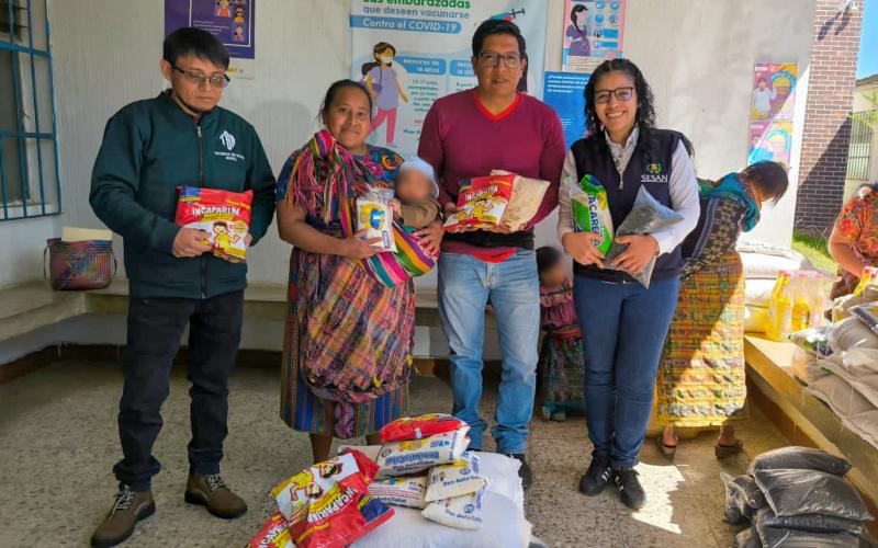 Asistencia alimentaria llega a niños de Santa Cruz Balanyá y Pochuta