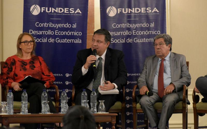 Carlos Mendoza, secretario general de Planificación, durante foro organizado por Fundesa.