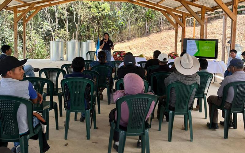 Floricultores aprenden a calcular costos de producción