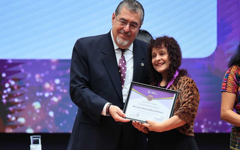 Presidente Arévalo entrega Orden de Excelencia Laboral