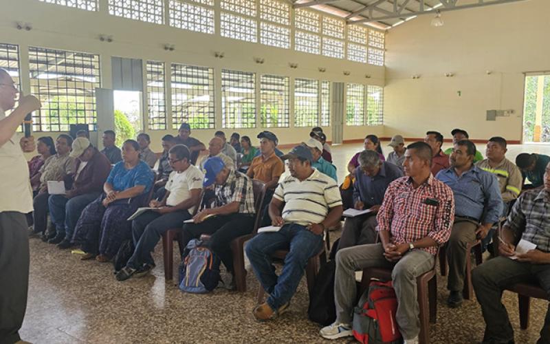 Productores y productoras de la Franja Transversal del Norte conocen temas de comercio