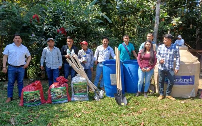 Productoras y productores de cebolla reciben asistencia e insumos para tecnificar sus procesos de cultivo