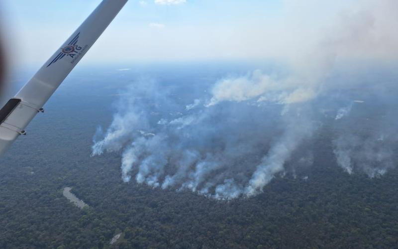 COE de Petén continúa monitoreo y combate de incendios