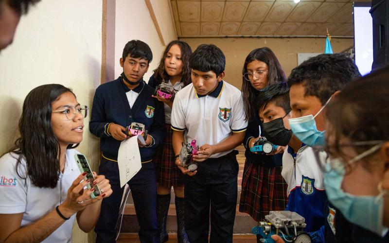 Fomentar la participación de las niñas en las TICs