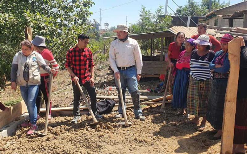 Familias de Santa Bárbara fortalecen patrimonio avícola 