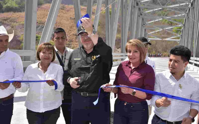 La ministra del Ministerio de Comunicación, Infraestructura y Vivienda, Jazmín De La Vega, en conjunto con el Presidente de la República, Bernardo Arévalo de León, presidieron la inauguración del puente vehicular en la aldea Lo de Reyes, situada sobre el Río Motagua, en El Chol, Baja Verapaz. 