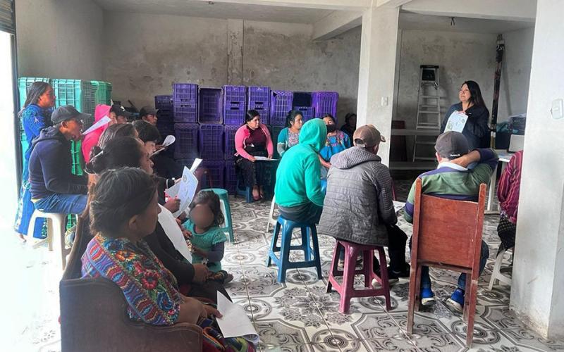Aprenden a combatir plagas en Santa Catarina Ixtahuacán, Sololá