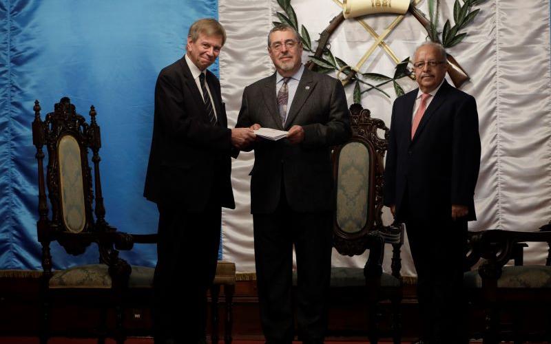 Presidente recibe cartas credenciales
