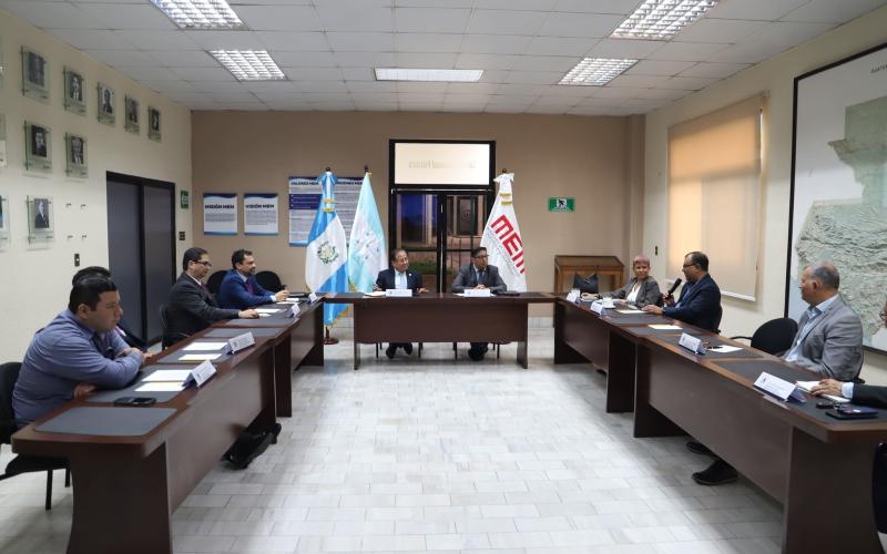 Guatemala y Honduras discuten agenda bilateral en cuestiones de energía