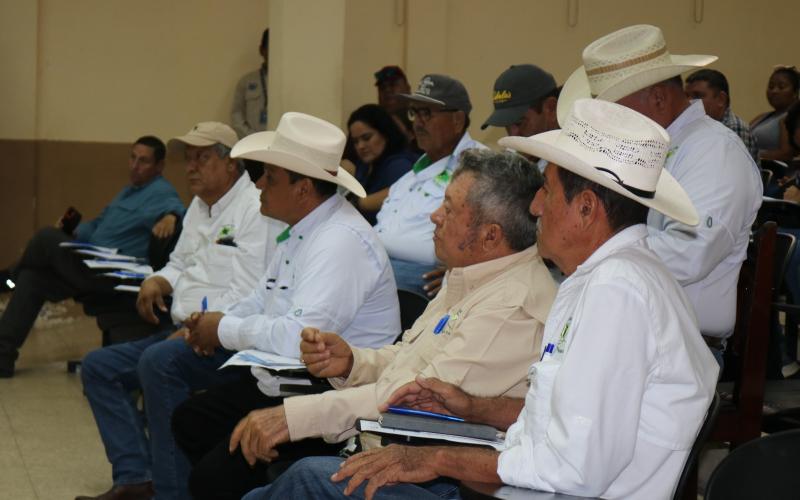 Ganaderos de Petén fortalecen conocimientos en manejo y prevención de plagas