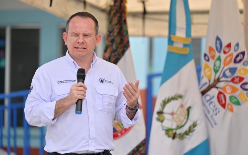 Personal del Mides visitó de puerta en puerta a los pobladores de Chinautla para solicitarles información.