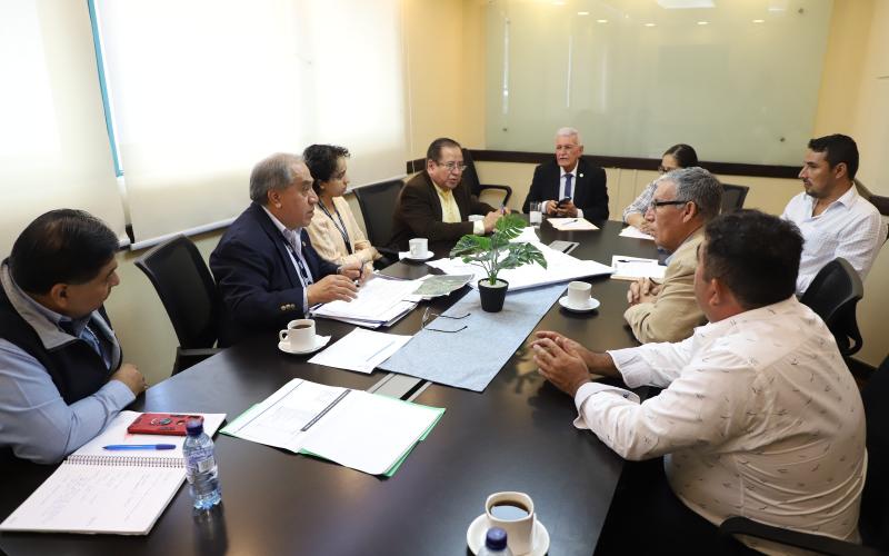 Buscan consensos para llevar electricidad a comunidades de El Chal, Petén