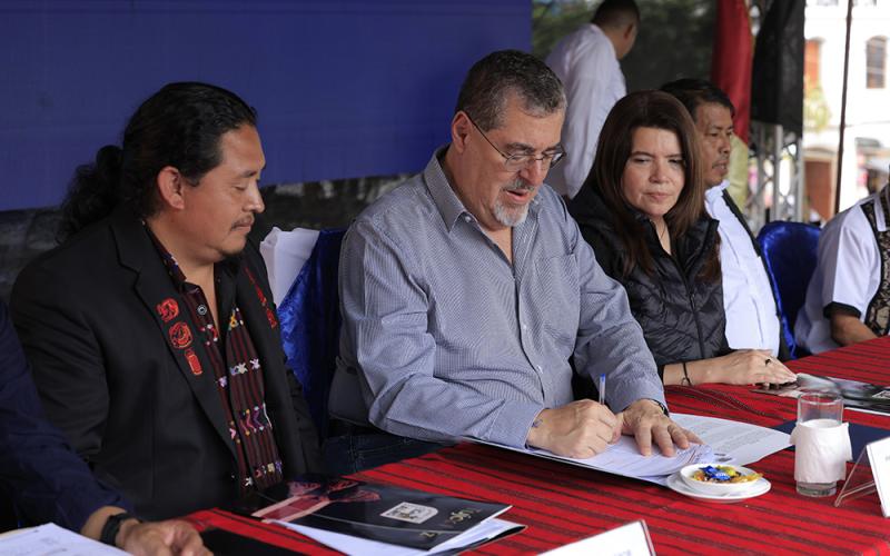 En el marco del diálogo con pueblos indígenas, el presidente Arévalo firmó Agenda de Trabajo Conjunto para el Desarrollo Integral con el pueblo Tujaal, a través de la Alcaldía Indígena de Sacapulas