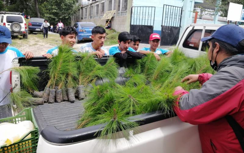 Celebran con reforestación Día Nacional de la Juventud