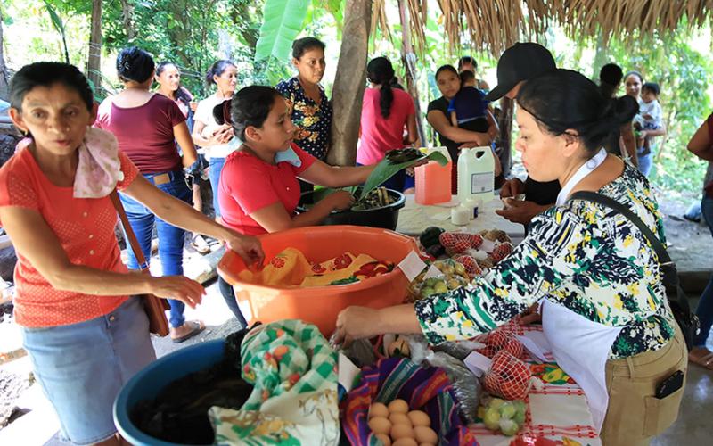 Pobladores de El Progreso ejecutan emprendimientos para autoconsumo y comercialización