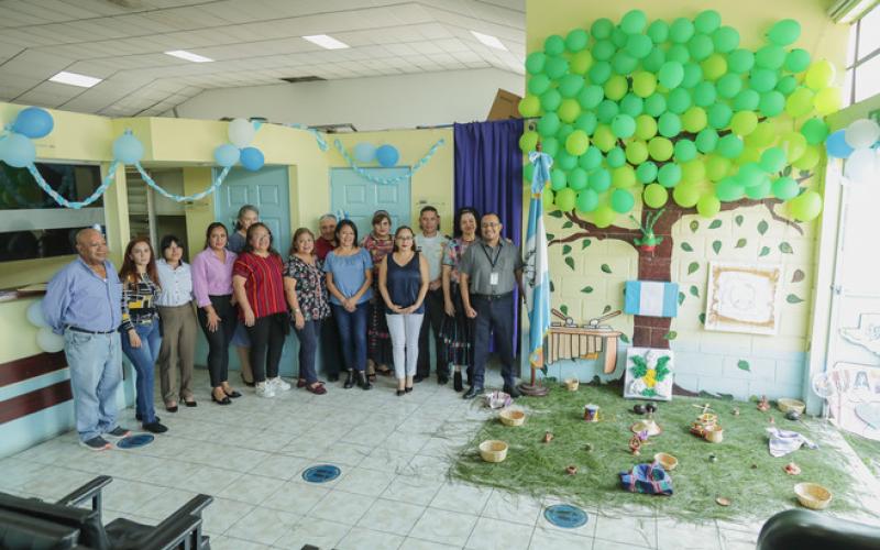El equipo de la Dirección de Medidas Socioeducativas participó en la elaboración de su altar cívico.