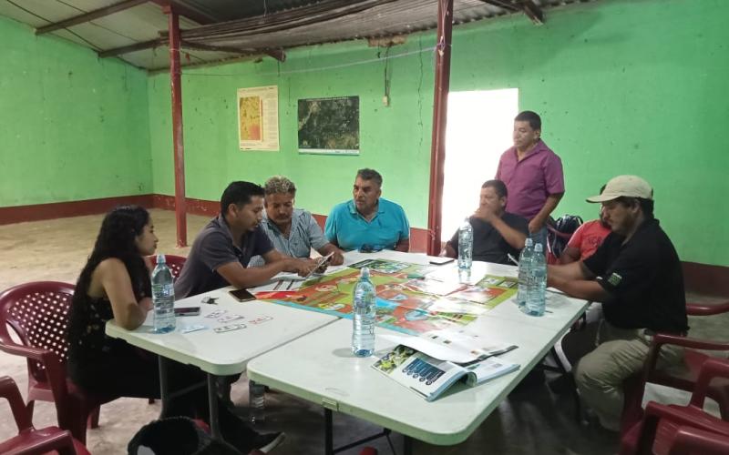 Productores aprenden cuidados previos a la cosecha de aguacate para garantizar calidad