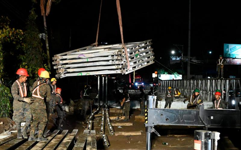 En tiempo récord concluyen los trabajos de recuperación del puente temporal en el km. 17.5 Ruta al Pacífico
