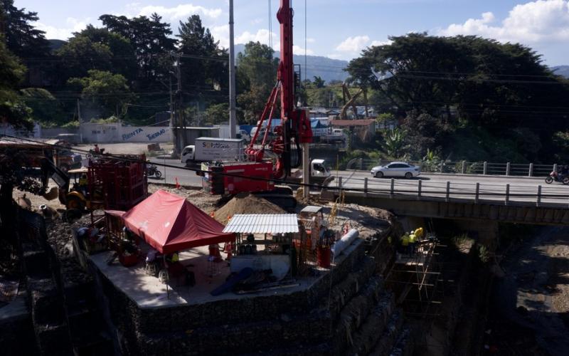 COVIAL intensifica los trabajos de construcción del puente en el km 17.5 de la CA-9 Sur, Villa Nueva