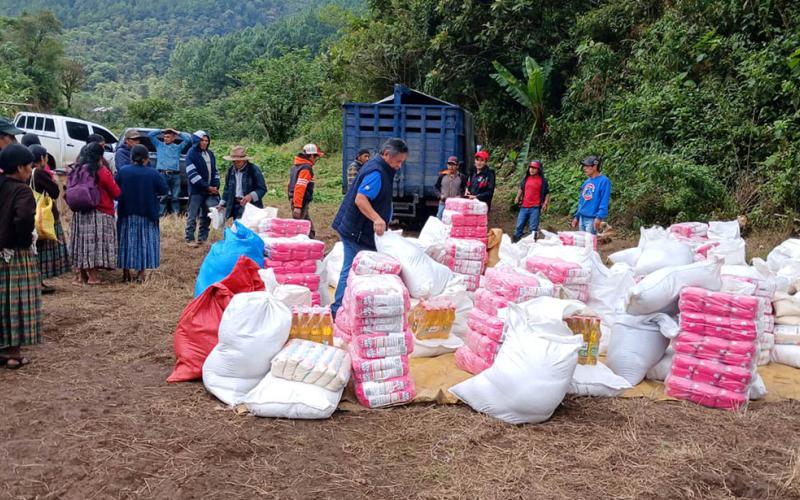 Familias de Tactic reciben asistencia alimentaria del Gobierno de Guatemala