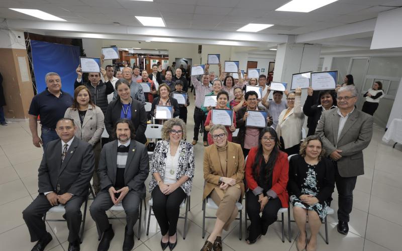 Foto con Trabajadores que optaron al retiro voluntario del Mineco