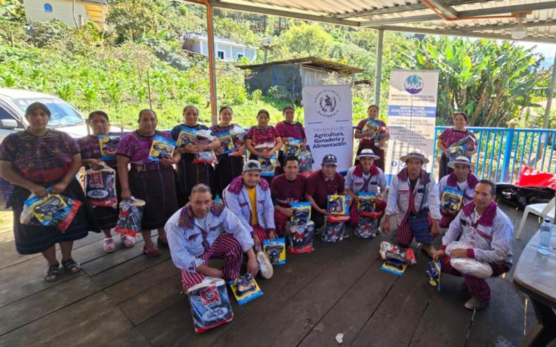 Insumos y capacitación fortalecerán producción de café en Huehuetenango