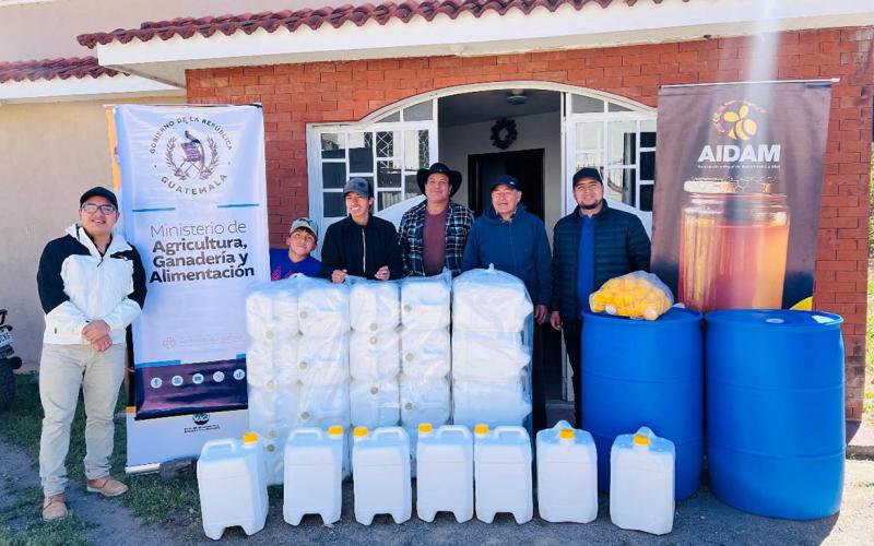 Fortalecen la producción de miel en Sololá