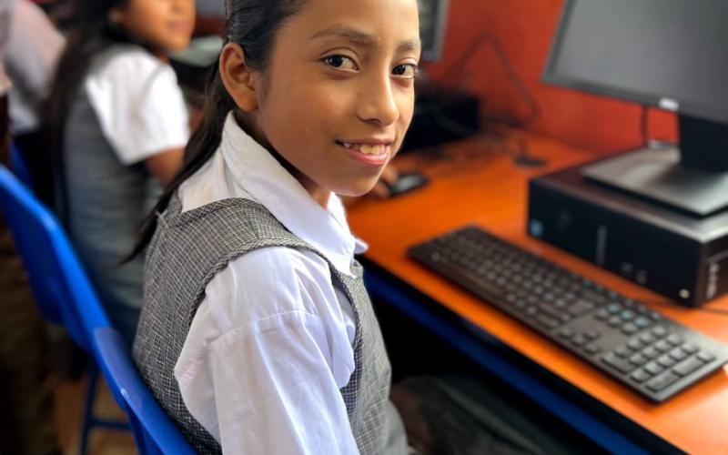 ENTREGA DE SALÓN DE COMPUTO EN OLOPA, CHIQUIMULA