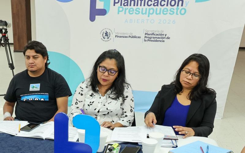 Continúan mesas de trabajo para los sectores económico y político-institucional