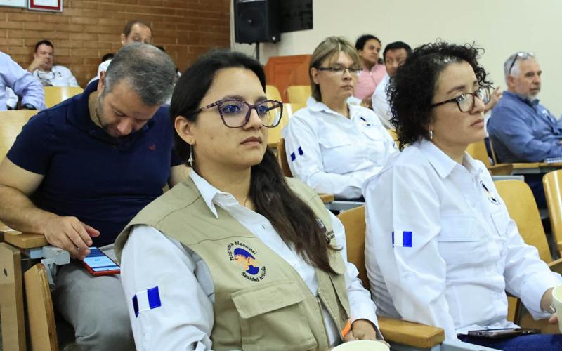 Guatemala fortalece capacidades para la inocuidad aviar