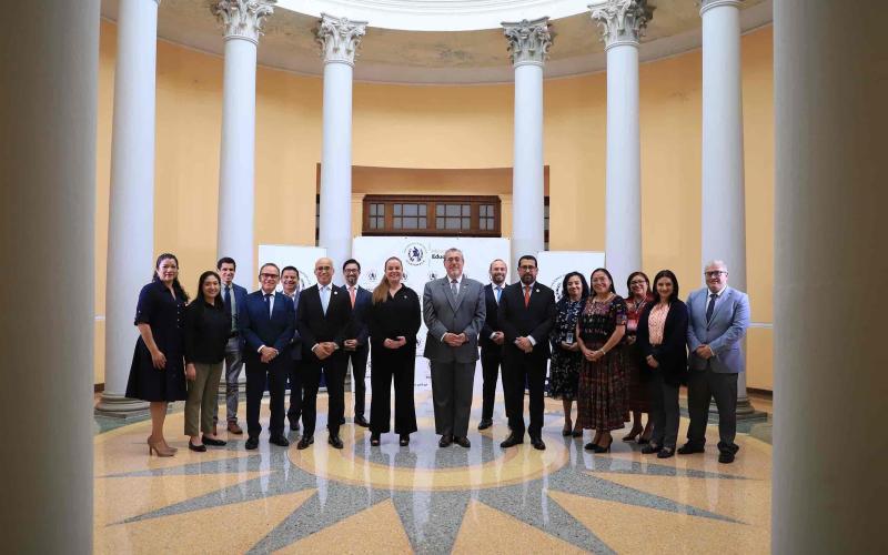 Ministra Anabella Giracca recibe visita del presidente  Bernardo Arévalo e informa sobre logros en Educación