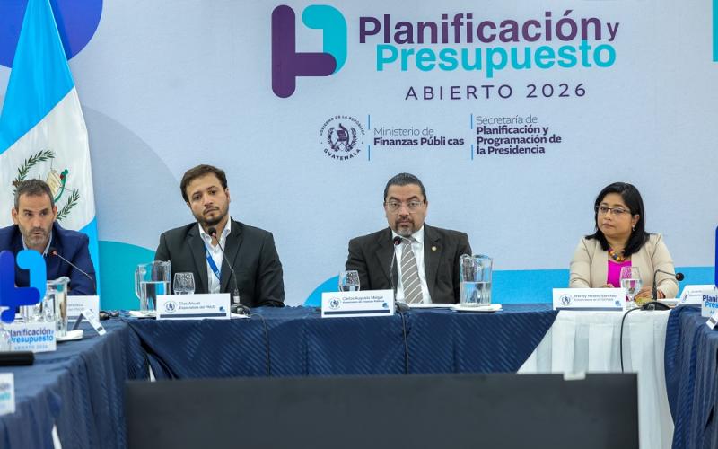 Minfin y Segeplan reciben propuestas para sectores económico y político-institucional
