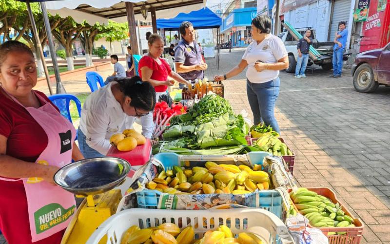 Feria del Agricultor celebra producción local en Chiquimula y Quetzaltenango