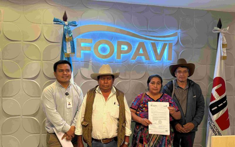 FOPAVI: familias de Santa Apolonia reciben certificaciones de subsidios habitacioanles 