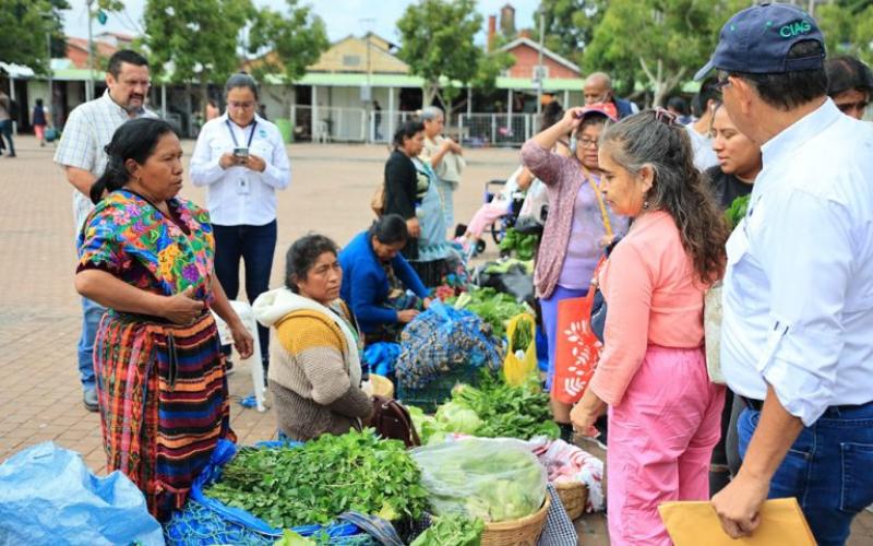 Viernes de Feria del Agricultor, con siete ediciones en distintos departamentos