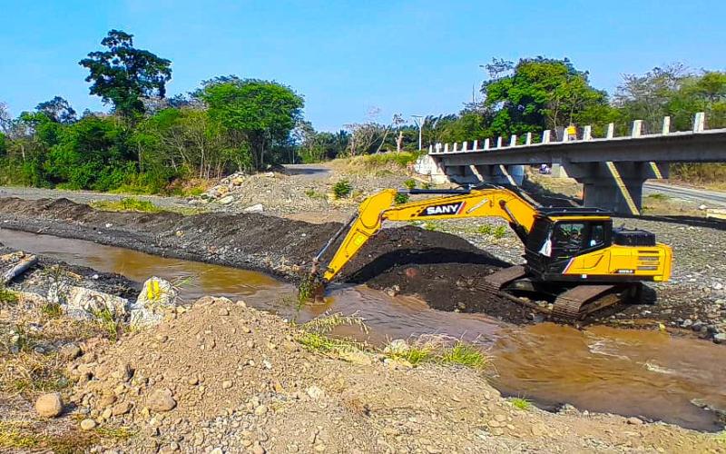 Se reanudan trabajos del puente El Túnico: mejora vial clave para comunidades de Izabal y Alta Verapaz