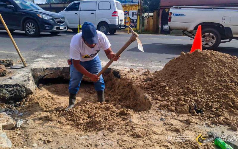 Dirección General de Caminos atiende socavamiento en la CA-01 Occidente, tramo Chimaltenango – Sacatepéquez