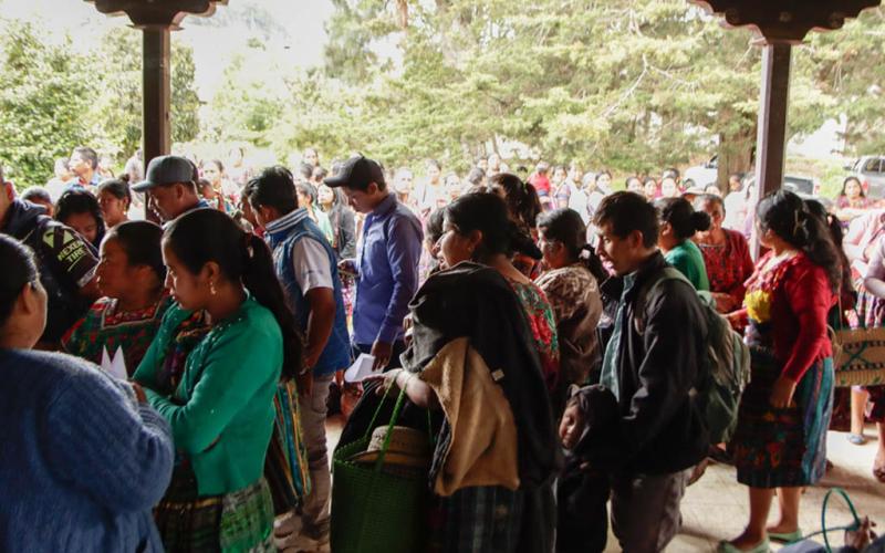 Agricultores de Chimaltenango reciben semillas y herramientas 