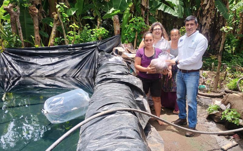 Entregan dos mil alevines de tilapia a familias de Escuintla
